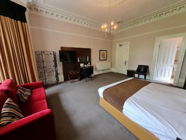 Number 10 Hotel image 22